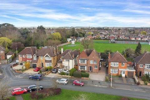 4 bedroom detached house for sale, Holt Drive, Loughborough LE11