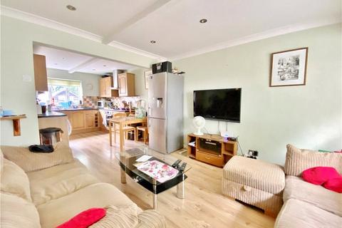 3 bedroom end of terrace house to rent, Swift Road, Feltham, TW13