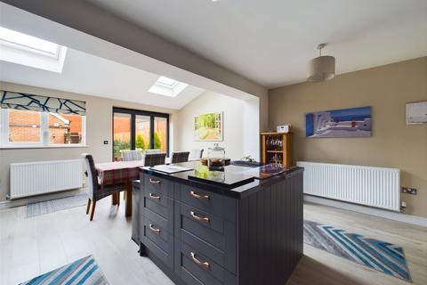 4 Greenways, Gloucester, GL4 3SD