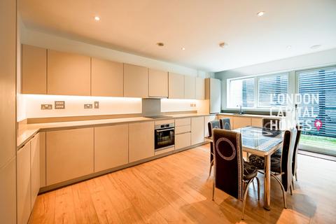 5 bedroom apartment to rent, Medlar Street London SE5