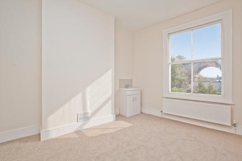 3 bedroom flat to rent, Springfield Road, Brighton BN1