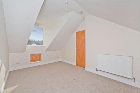 3 bedroom flat to rent, Springfield Road, Brighton BN1