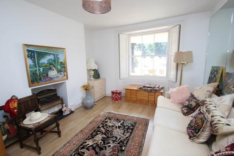 2 bedroom flat for sale, Clifton Terrace, Southend On Sea