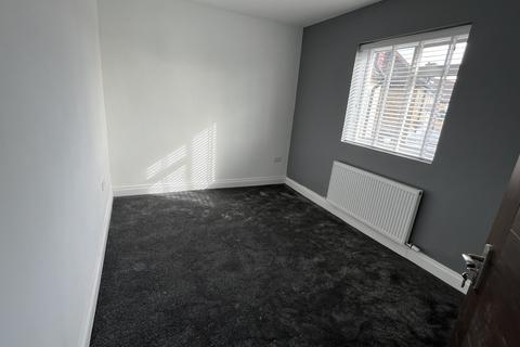 4 bedroom terraced house to rent, Shroffold Road, Bromley BR1