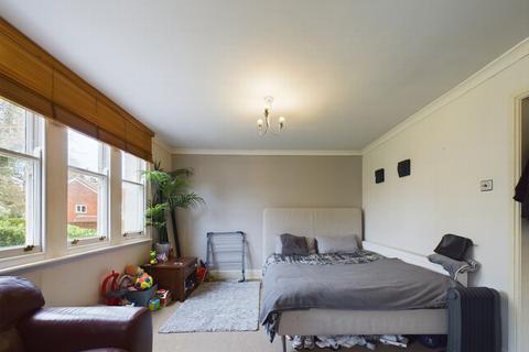 2 bedroom flat for sale, Park Hill Road, Bromley, BR2