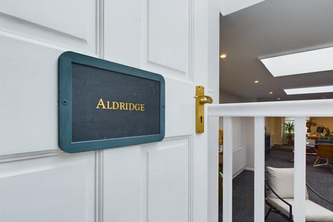 Office to rent - Alridge Suite, High Street, High Wycombe, Buckinghamshire, HP11 2AG