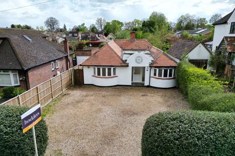 4 bedroom bungalow to rent, Spinney Hill, Addlestone, Surrey, KT15
