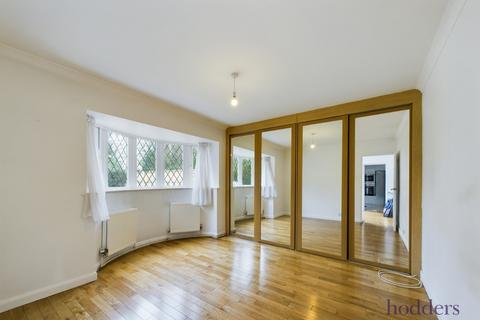 4 bedroom bungalow to rent, Spinney Hill, Addlestone, Surrey, KT15
