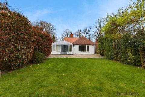 4 bedroom bungalow to rent, Spinney Hill, Addlestone, Surrey, KT15