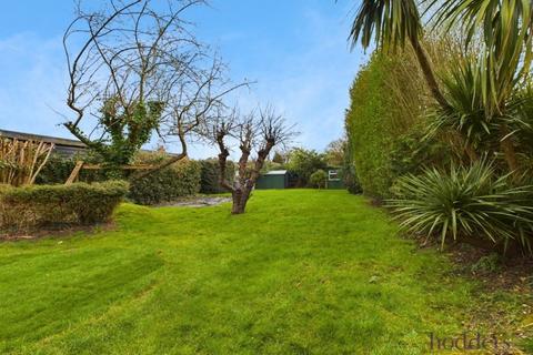 4 bedroom bungalow to rent, Spinney Hill, Addlestone, Surrey, KT15