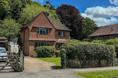 4 bedroom detached house for sale, Weysprings, Haslemere, Surrey, GU27