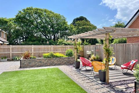 6 Bradley Road, Milford On Sea, Lymington, SO41 0AZ