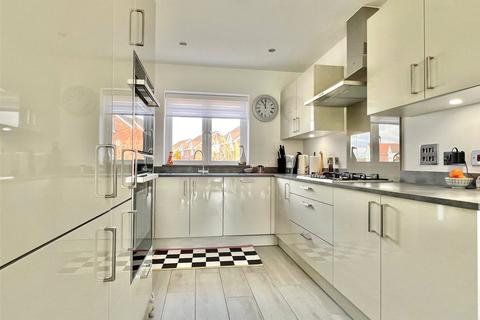 6 Bradley Road, Milford On Sea, Lymington, SO41 0AZ
