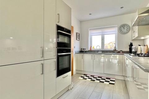 6 Bradley Road, Milford On Sea, Lymington, SO41 0AZ