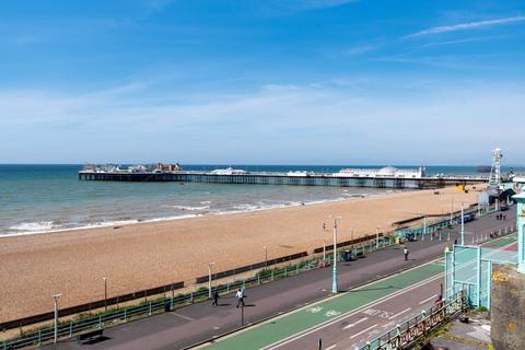 2 bedroom flat to rent, Marine Parade, Brighton