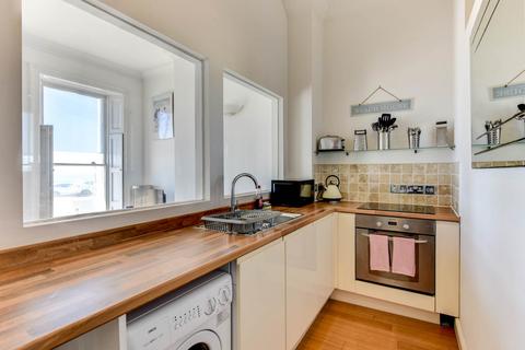 2 bedroom flat to rent, Marine Parade, Brighton