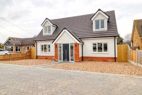 4 bedroom detached house for sale, Oakmead Road, St Osyth CO16