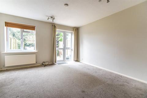 113 Ravenscroft, Hook, RG27 9NP