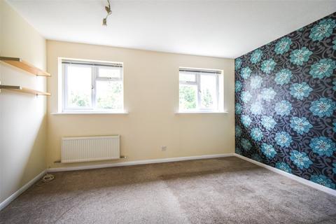 113 Ravenscroft, Hook, RG27 9NP