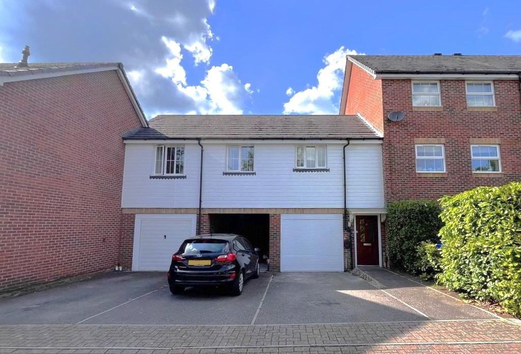 Maple Avenue, Farnborough, Hampshire... 3 bed terraced house for sale £365,000
