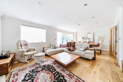2a Belmont Close, Uxbridge, UB8 1RF