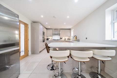 2a Belmont Close, Uxbridge, UB8 1RF