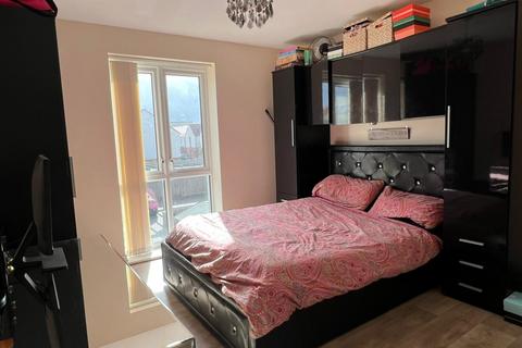 2 bedroom flat to rent - Falcon Avenue, South Ockendon