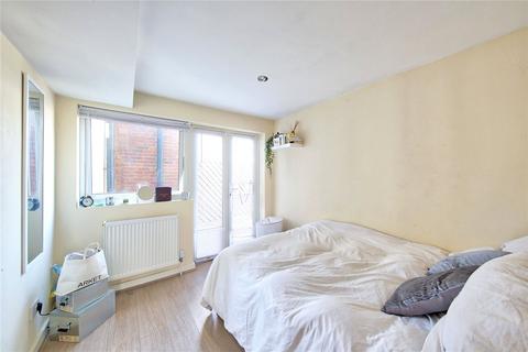 3 bedroom apartment to rent - Howards Yard, SW18