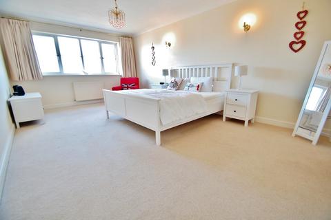 2 bedroom apartment for sale, Station Road, Gerrards Cross, Buckinghamshire, SL9
