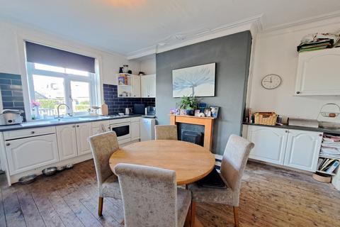 3 bedroom terraced house for sale - Leyburn Grove, Shipley, West Yorkshire