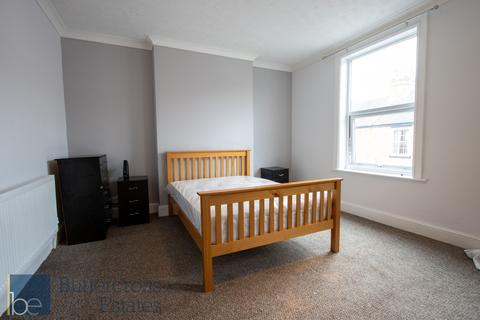 1 bedroom in a house share to rent, Crown Street, Newark