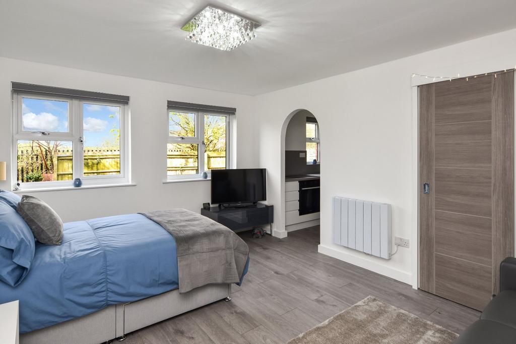 Herongate, Shoeburyness, Essex, SS3 Studio for sale £130,000