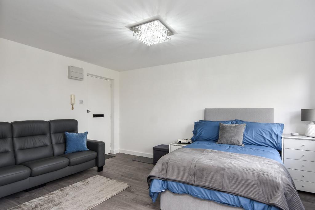 Herongate, Shoeburyness, Essex, SS3 Studio for sale £130,000