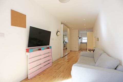 1 bedroom flat to rent - Postway Mews, Ilford, IG1