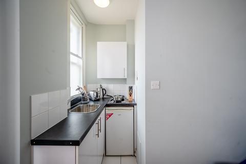 1 bedroom penthouse to rent, Hill Street, Mayfair W1J