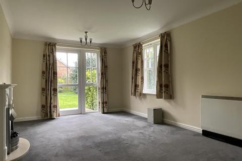 1 bedroom ground floor flat for sale, Massetts Road, Horley, Surrey