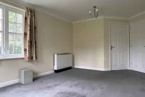 1 bedroom ground floor flat for sale, Massetts Road, Horley, Surrey