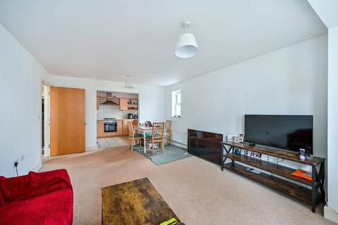 2 bedroom flat for sale - Avenue Elmers, Surbiton, KT6
