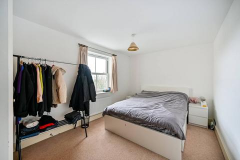 2 bedroom flat for sale - Avenue Elmers, Surbiton, KT6