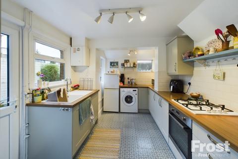 2 bedroom semi-detached house for sale - South Avenue, Egham, Surrey, TW20