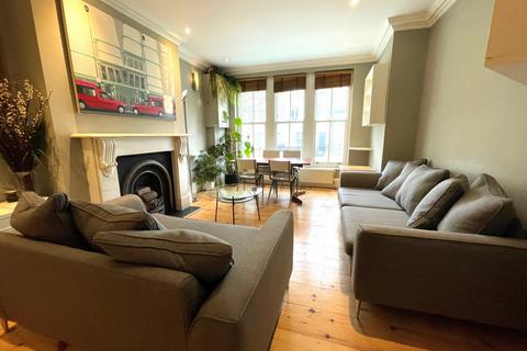 2 bedroom flat to rent, Axminster Road, Islington, N7