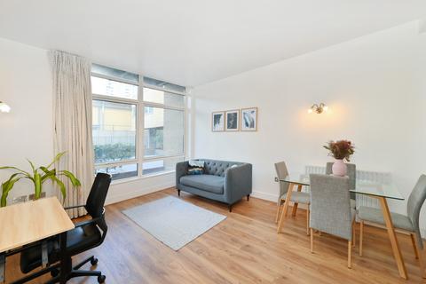 2 bedroom flat to rent, Gainsborough House, London E14