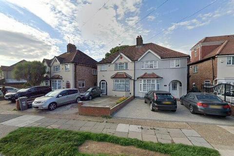 1 bedroom semi-detached house to rent, Sutton Way, Hounslow TW5
