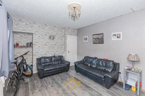 3 bedroom flat for sale - West Pilton Avenue, Edinburgh EH4