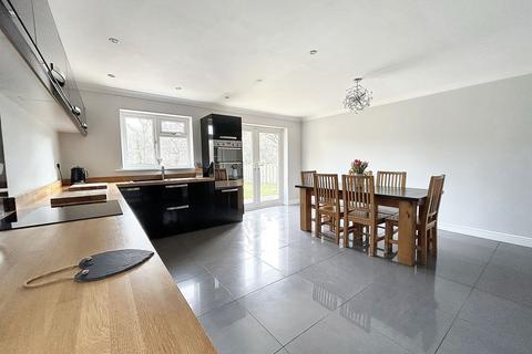 5 bedroom chalet for sale, The Rest, Hythe Road, Marchwood, Southampton, Hampshire, SO40 4WU