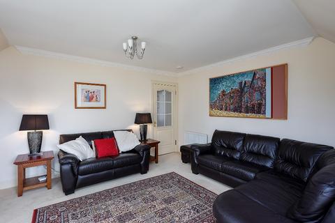 3 bedroom flat to rent, Morham Gait, Edinburgh EH10