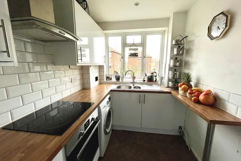 7 May Close, Chessington, KT9 2AP
