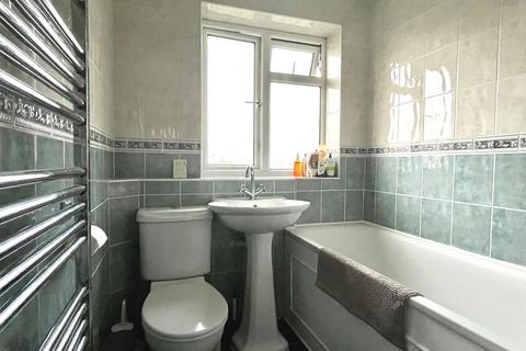 7 May Close, Chessington, KT9 2AP