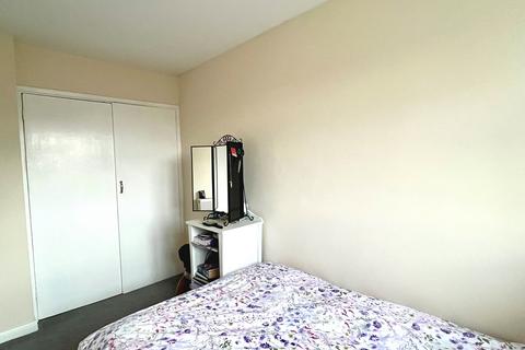 7 May Close, Chessington, KT9 2AP