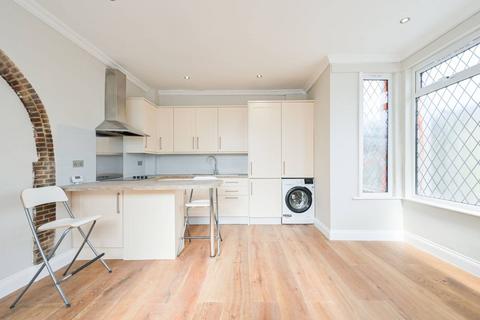 2 bedroom flat to rent, Stonard Road, N13, Palmers Green, London, N13